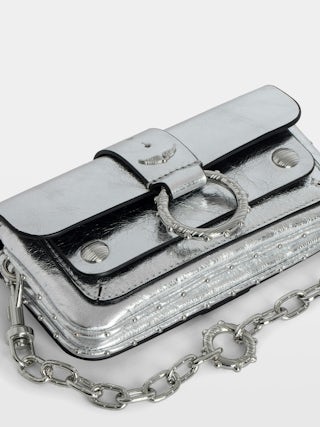 Sac Kate Wallet Vintage Metal - Mini sac en cuir métallisé argenté métallisé à anneau et chaîne.