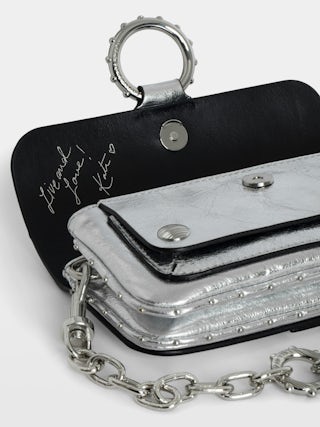 Sac Kate Wallet Vintage Metal - Mini sac en cuir métallisé argenté métallisé à anneau et chaîne.