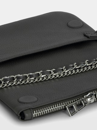 Rock Nano Clutch - Grained leather clutch with double leather and metal chains and wings adorned with rhinestones.
