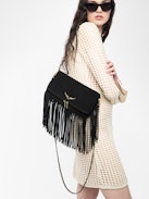 Pochette Rock Suede Fringes - Pochette en suede à double chaîne cuir et métal et ailes ornées de strass.