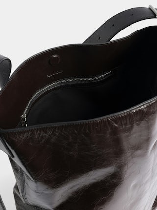 Sac Jane Hobo Vintage Patent - Sac hobo en cuir vernis effet vintage, à anse ajustable et signature ailes débossées.