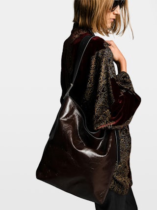 Sac Jane Hobo Vintage Patent - Sac hobo en cuir vernis effet vintage, à anse ajustable et signature ailes débossées.