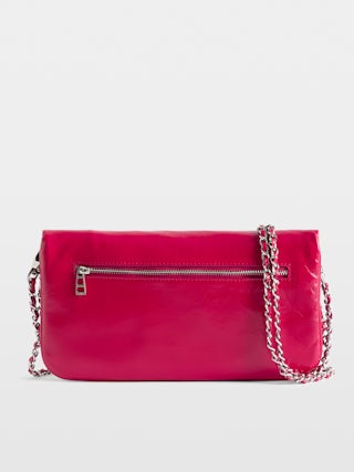 Clutch Rock Vintage Patent - Clutch in vintage-effect patent leather with two leather-and-metal chains and rhinestone wing signature.