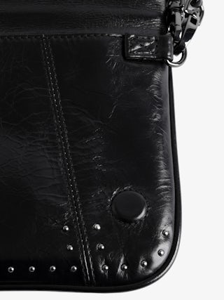 Rock Vintage Patent Studs Clutch - Clutch in patent leather with vintage effect featuring double leather and metal chains adorned with studs and rhinestone wings.