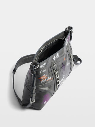 Sunny Moody Humberto Bag - Patent leather bag with vintage effect, with adjustable shoulder strap and wings signature and Humberto Cruz prints.