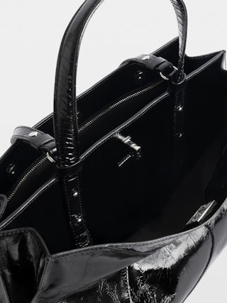 Jack Vintage Patent Bag - Vintage-effect leather bag adorned with a signature clasp, featuring two compartments, a handle and an adjustable strap.