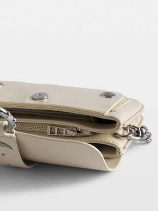 Borsa Kate Wallet Vintage Patent - Mini borsa in pelle effetto vintage con anello e catena in metallo.