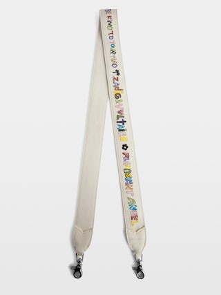 Tracolla - Tracolla in pelle martellata con personalizzazioni create da Humberto Cruz.