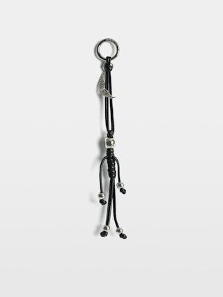 Schlüsselanhänger Skull - Grigri-Anhänger aus glattem Leder in Skelettform zum Anhängen an eine Tasche, zum Beispiel.