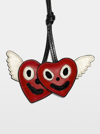 Schlüsselanhänger Love Cherry Vintage - Grigri-Charms aus Lackleder mit vintage-inspiriertem Effekt in Kirschform zum Anhängen an eine Tasche, zum Beispiel.
