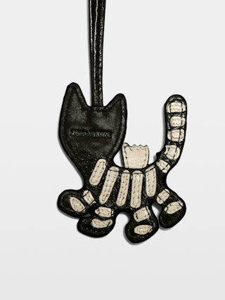 Tiger Keyring - Vintage-inspired leather tiger grigri charm, to hang on a bag for example.