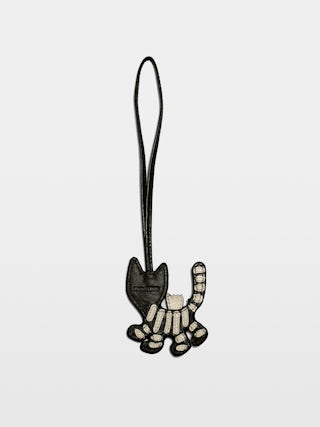 Tiger Keyring - Vintage-inspired leather tiger grigri charm, to hang on a bag for example.