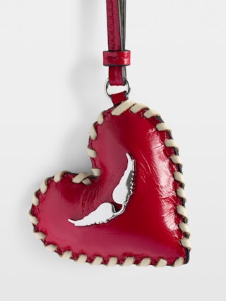 Porte-Clés Heart Tag - Grigri en cuir vintage, contour tressé et signature ailes.