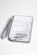 Geprägte Smartphonetasche Phone Wallet - Smartphonetasche aus Leder mit Krokodilprägung in Silber