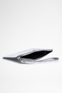 Geprägte Smartphonetasche Phone Wallet - Smartphonetasche aus Leder mit Krokodilprägung in Silber