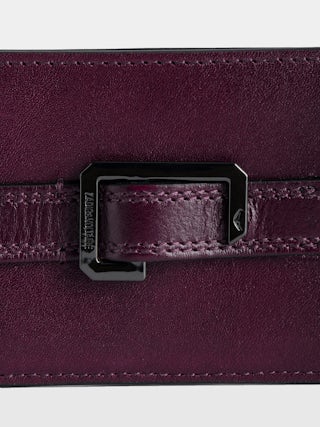 Card Holder Le Cecilia Pass - Leather card holder with C buckle.