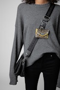 Enveloppe Clutch - Envelope clutch in taupe zebra-effect leather with contrasting embroidery
