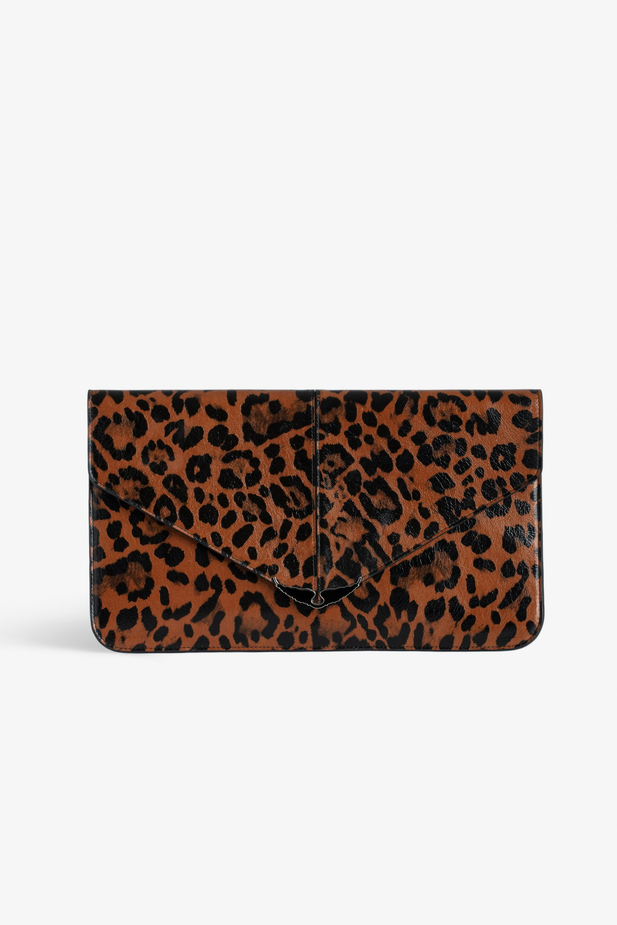 Clutch Borderline Leopard Clutch mit Umschlag aus braunem Lackleder mit Leoparden-Print und einem Flügel-Charm für Damen.