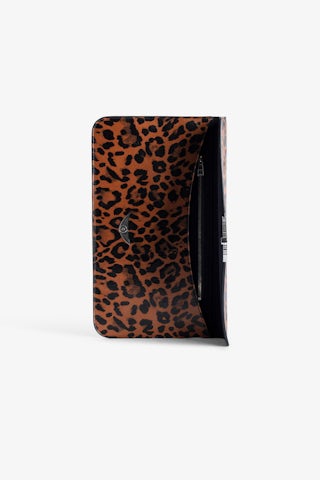 Pochette Borderline - Pochette enveloppe en cuir vernis marron imprimé léopard orné d'un charm ailes.
