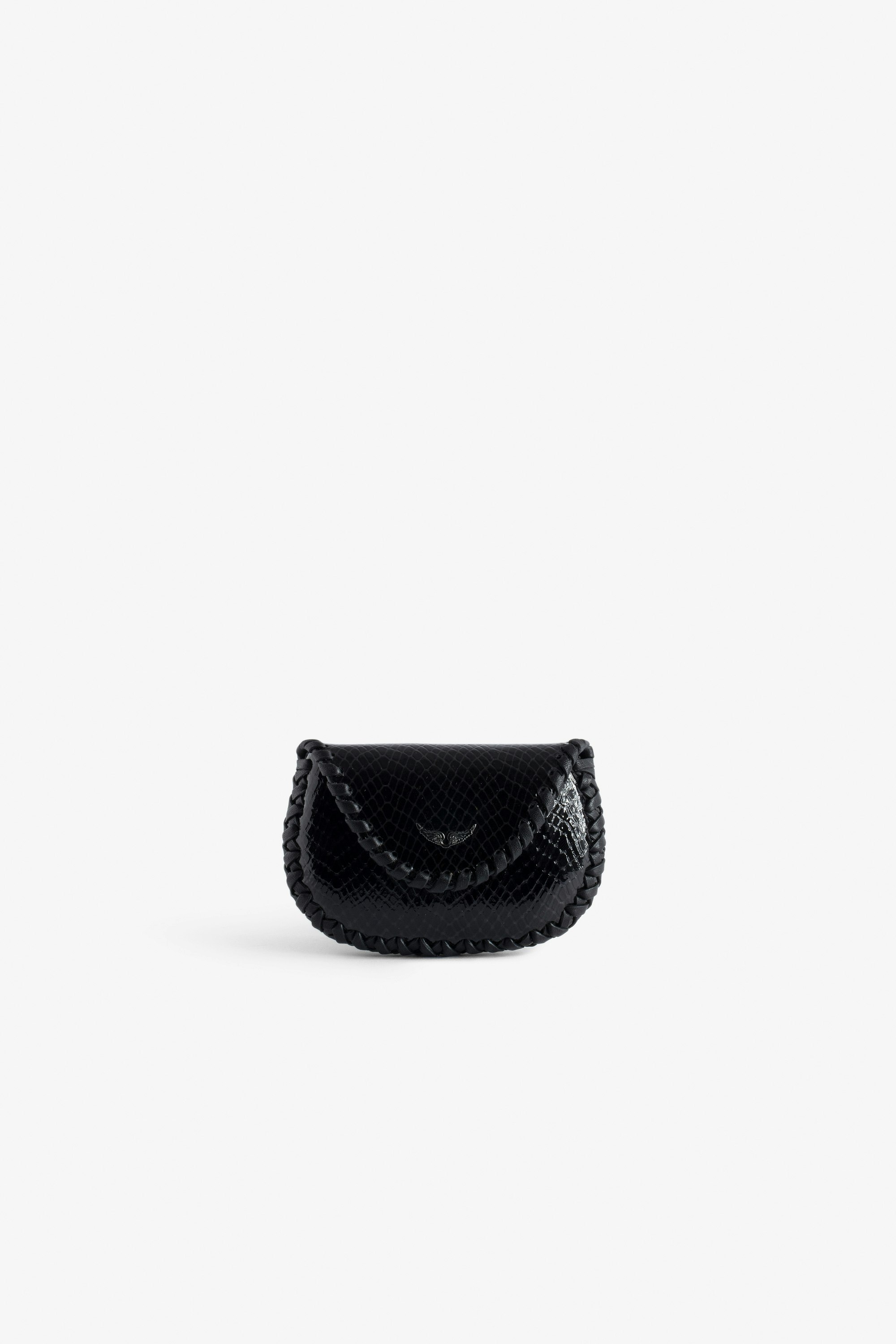 Clutch Secret Glossy Wild Geprägt Schwarze Clutch aus glänzendem Leder mit Python-Effekt, mit Flügel-Charm und Ring für Damen.