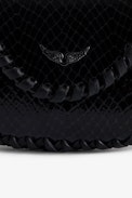 Pochette Secret Glossy Wild Embossé - Pochette en cuir brillant noir effet python à charm ailes et anneau.