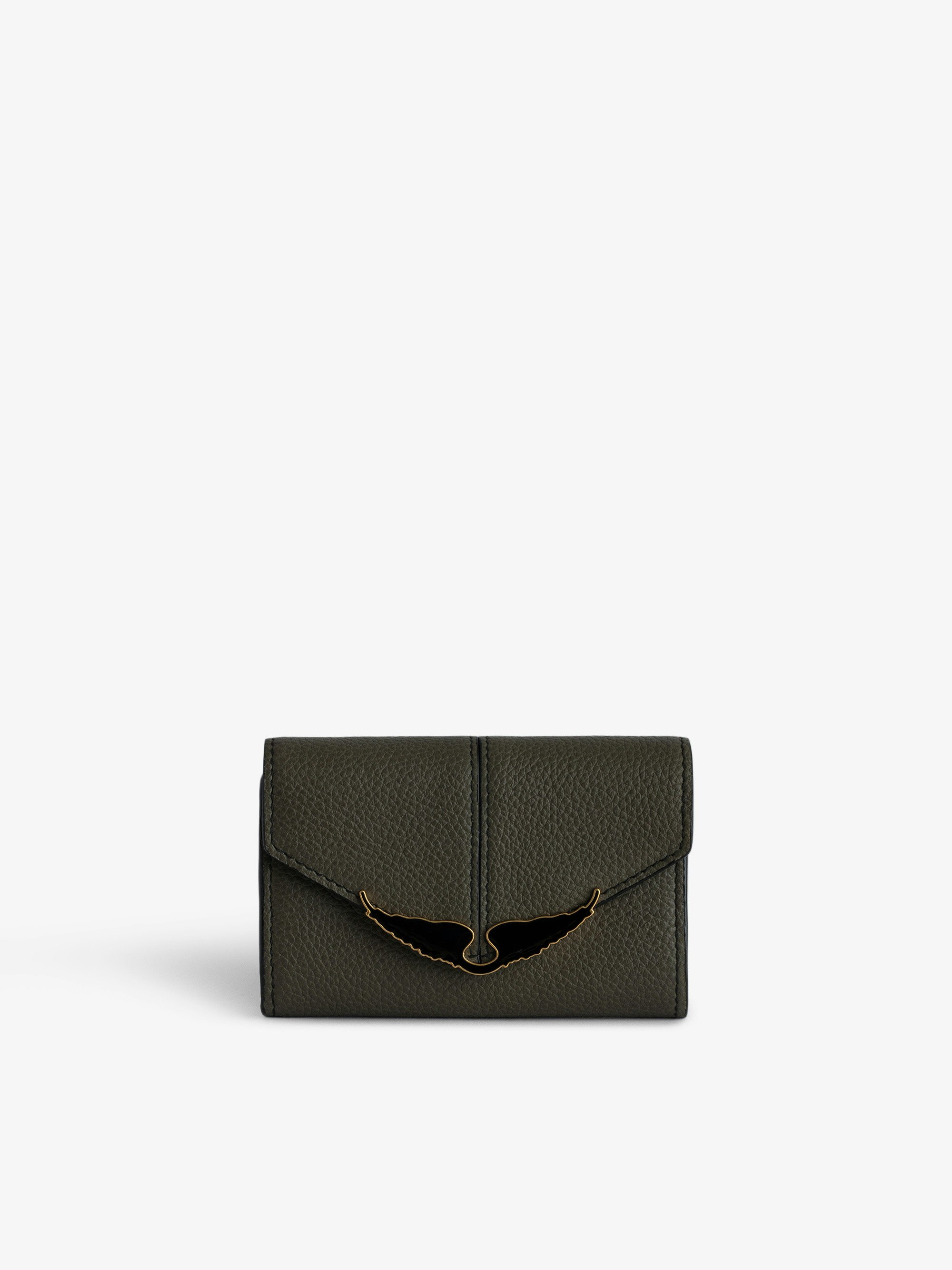 Brieftasche Borderline - Kleine, khakifarbene Brieftasche aus gnarbtem Leder mit Klappe und lackierten Flügeln.