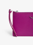 Monedero Long Eternal - Monedero fucsia de piel lisa con cordón y colgante de alas.