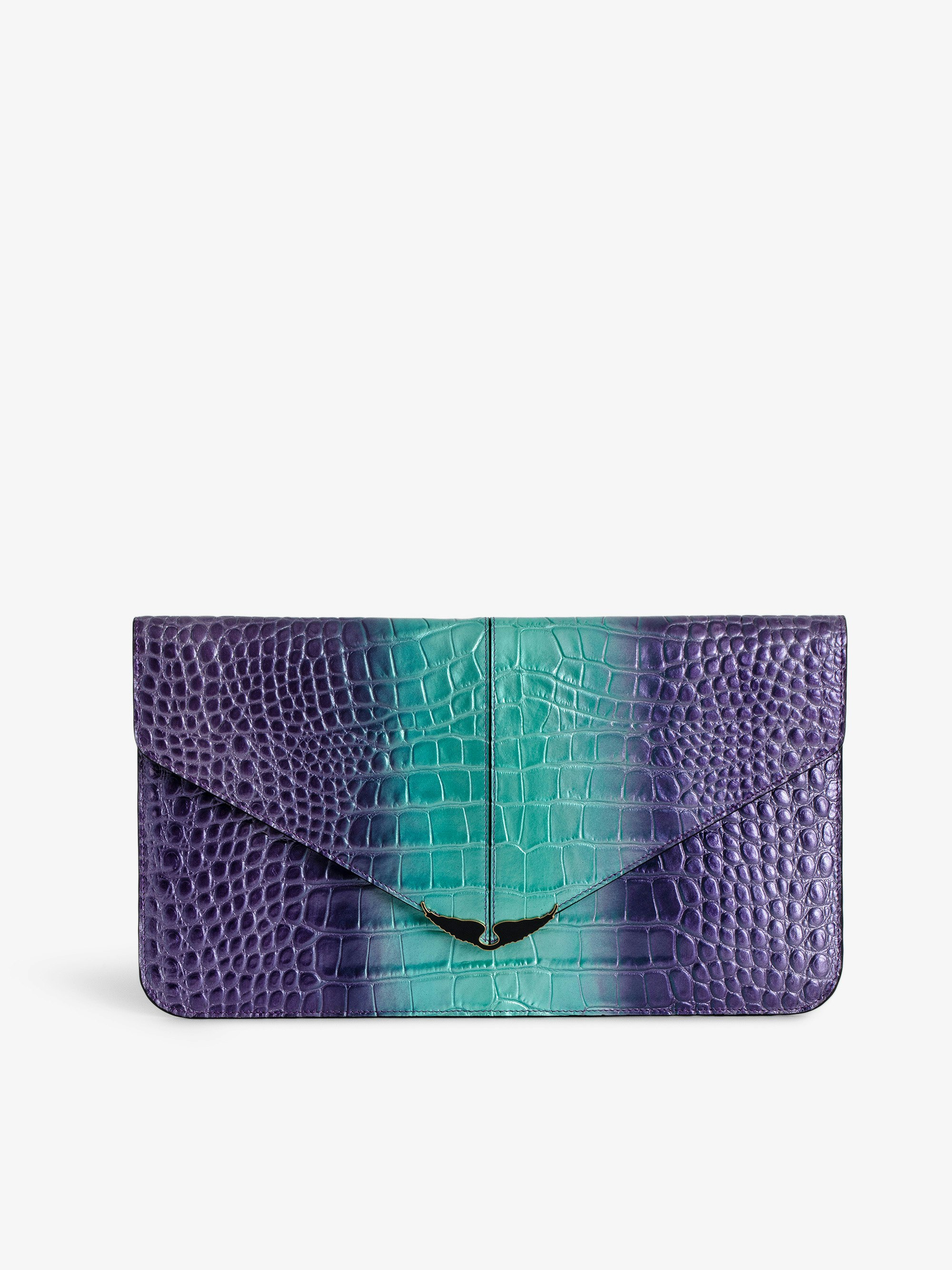Bolso de Mano Repujado y Metalizado Borderline - Bolso de mano de piel metalizada y repujada con efecto cocodrilo en color violeta con cierre decorativo con alas lacadas en negro.