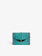 Brieftasche Borderline Geprägt - Kleine Brieftasche aus Metallic-Leder mit Kroko-Prägung in Violett mit Klappe und Flügeln.