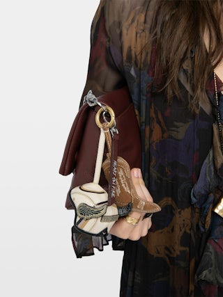 Schlüsselanhänger Love Link - Schlüsselanhänger mit Riemen aus genarbtem Leder mit der Botschaft heart on fire