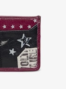Sunny Pass Punk Kartenhalter - Kartenhalter aus Lackleder mit Vintage-inspiriertem Effekt, mit Medaillon-Charm und Flügel-Signaturen.
