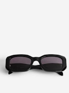 ZV23H3 Sunglasses - Unisex black rectangular sunglasses with wings on the unstructured temples.