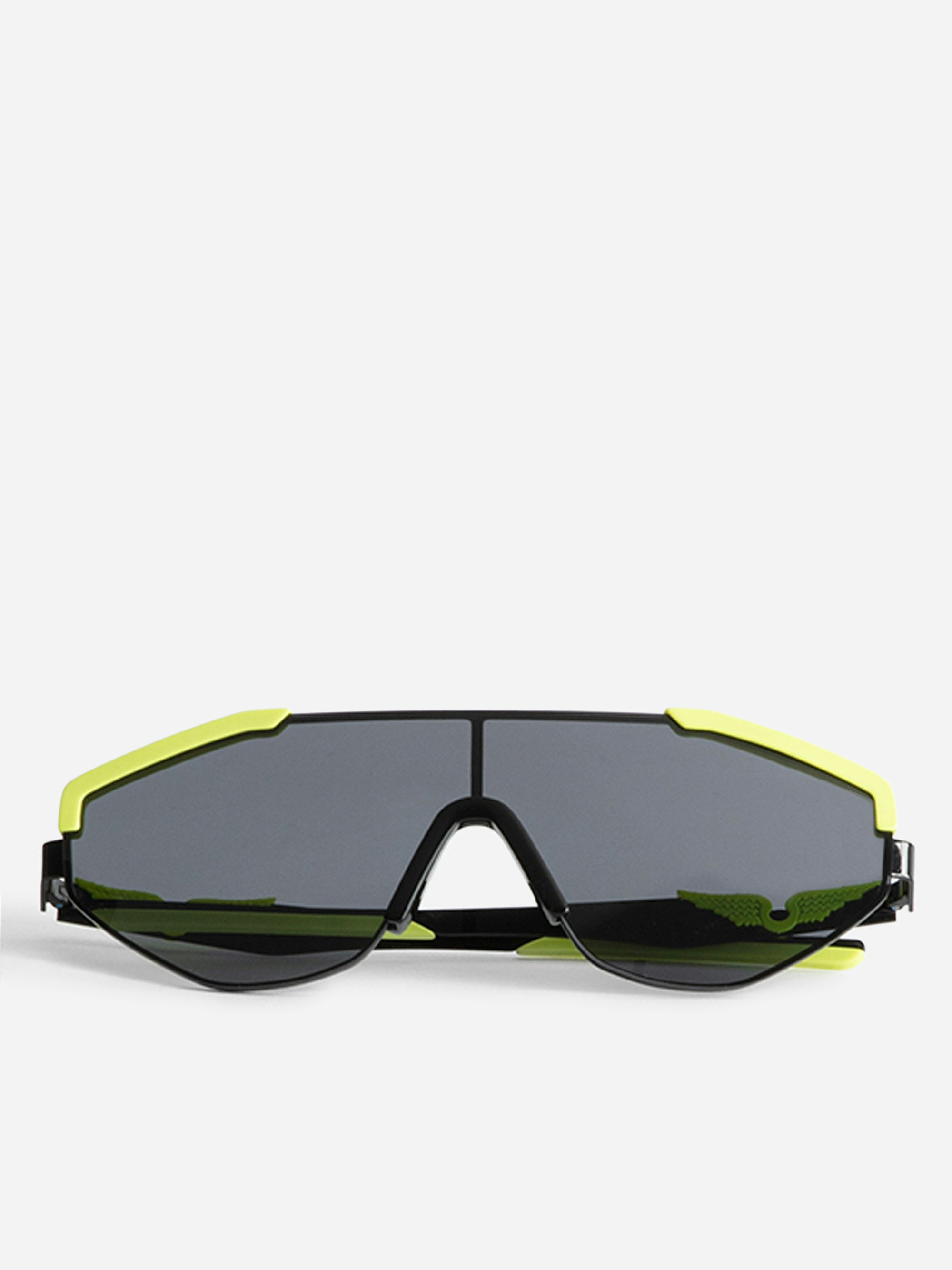 Gafas de Sol ZV23H9 Fashion Show - Futuristas gafas de sol del desfile OI23 con las emblemáticas alas de la casa en las patillas.