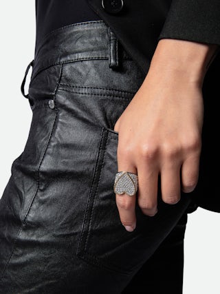 Idol Strass Ring - Brass heart ring with rhinestones.