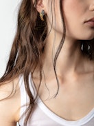 Boucles D'Oreilles Rock Feather - Boucles d'oreilles en forme d'ailes en laiton noirci et doré serti de cristaux.