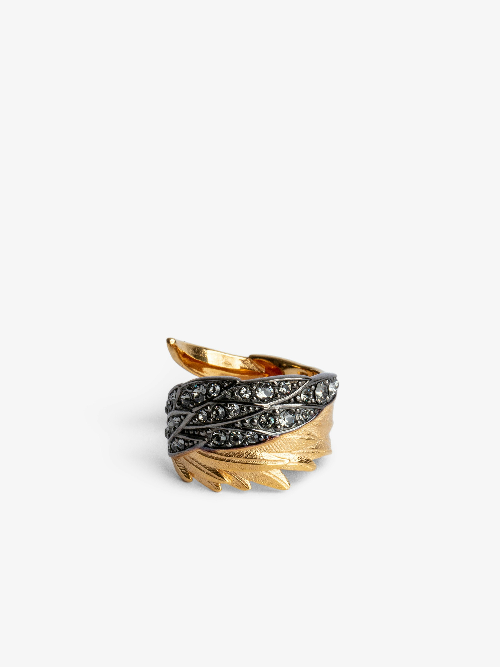 Ring Rock Feather - Ring aus goldfarbenem und geschwärztem, mit Kristallen besetztem Messing.