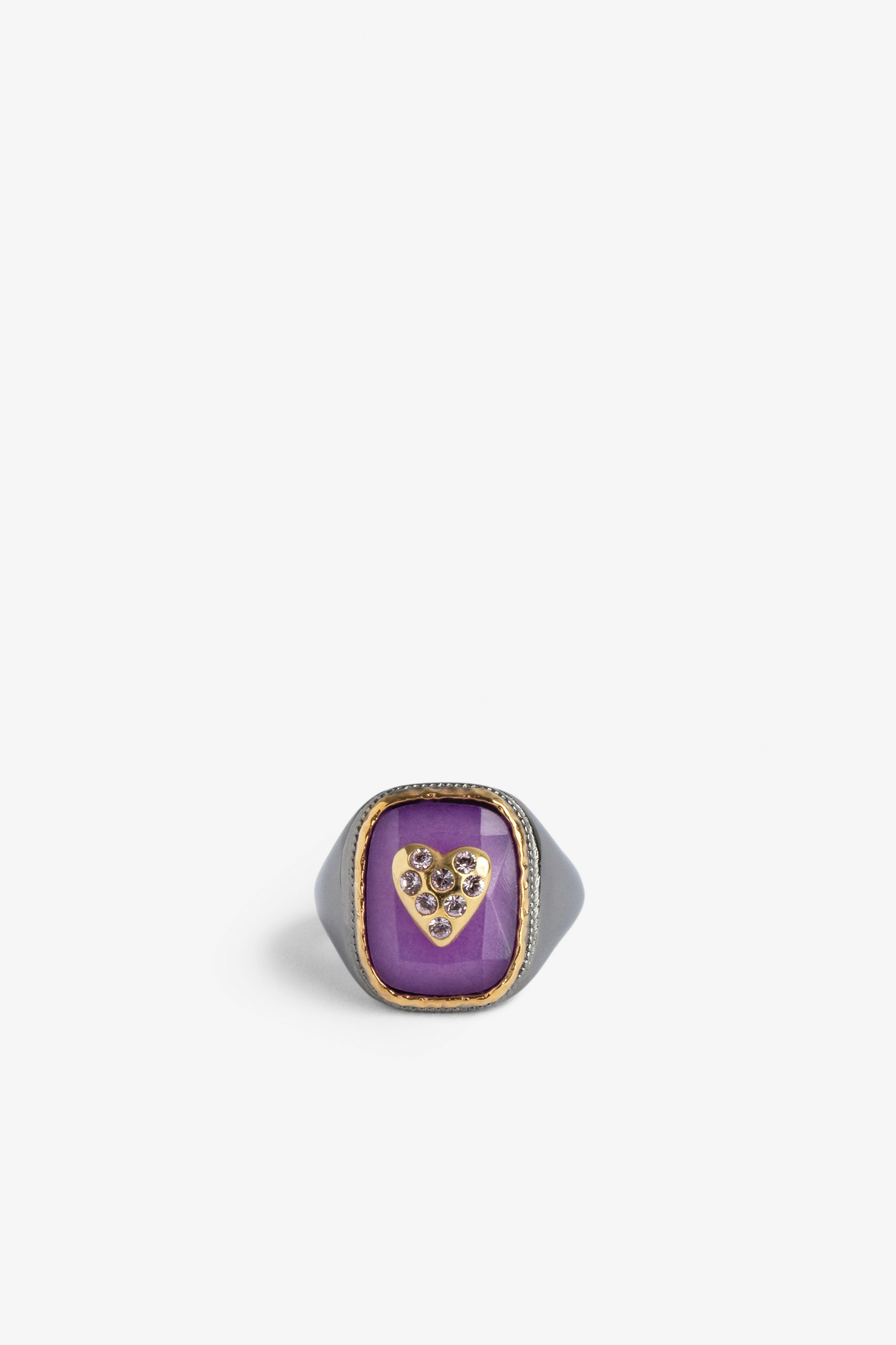 Siegelring Heart Siegelring mit einem violetten Stein, besetzt mit einem Herz aus goldfarbenem Messing.
