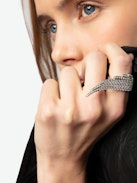Anello Rock Spread Your Wings - Anello con ali adornate di strass.