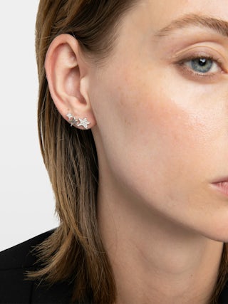 Rock Star Strass Earrings - Asymmetrical stud earrings in brass with rhinestone-adorned stars.