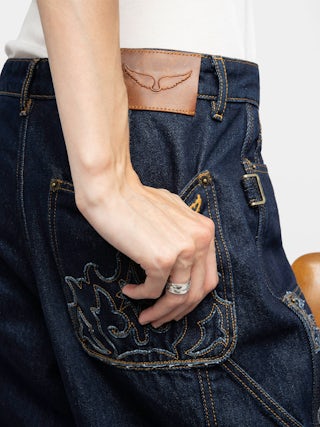 Rock Star Strass Ring - Hammered brass ring with star details adorned with rhinestones.