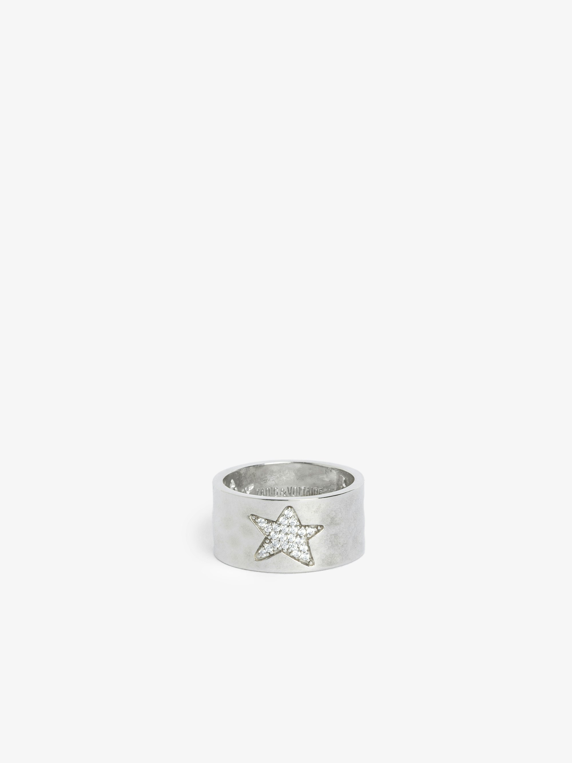 Anillo Rock Star Strass - Anillo de latón martillado con estrellas adornadas con estrás.