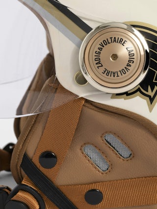 Wing Breaker Bike Helmet - Black bike helmet Voltaire Vice x Mârkö Helmets with visor and adjustable buckle.