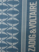 Foulard Delta - Foulard en coton bleu orné d'un imprimé ailes.