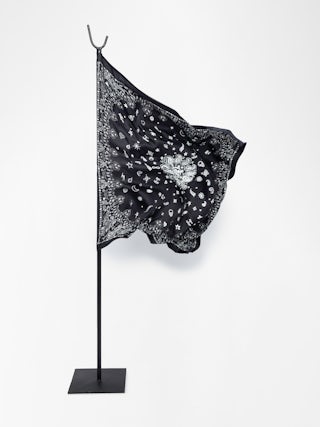 Debbie Bandana 85 Scarf - Square scarf in mixed silk with bandana print.