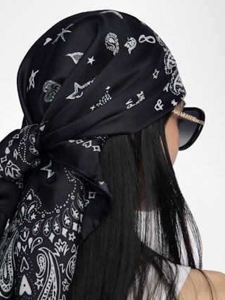 Debbie Bandana 85 Scarf - Square scarf in mixed silk with bandana print.