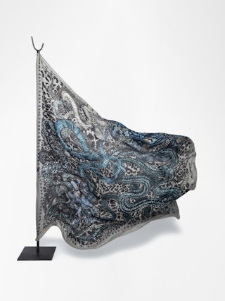 Billie Snakes 135 Scarf - Square scarf in mixed silk with snake print.