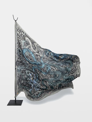 Billie Snakes Scarf - Square scarf in mixed silk with snake print.