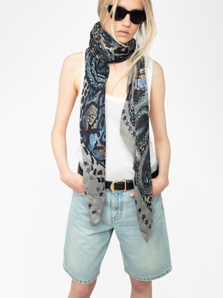 Billie Snakes 135 Scarf - Square scarf in mixed silk with snake print.