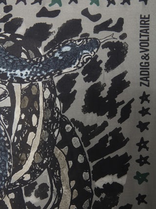 Billie Snakes 135 Scarf - Square scarf in mixed silk with snake print.