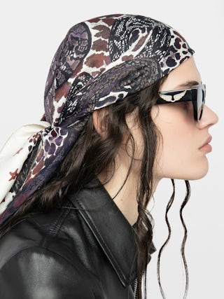 Debbie 85 Snakes Scarf - Square scarf in mixed silk with snake print.